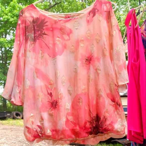 White house black market top - Picture 1 of 2